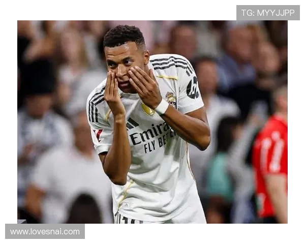 姆巴佩年仅17岁身价仅300万却轻松突破孔德巴黎三叉戟总身价却不及亚马尔一半